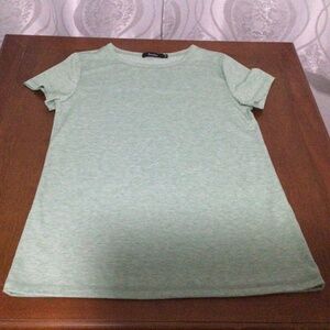 NWOT Sunbs Women’s green tee shirt
